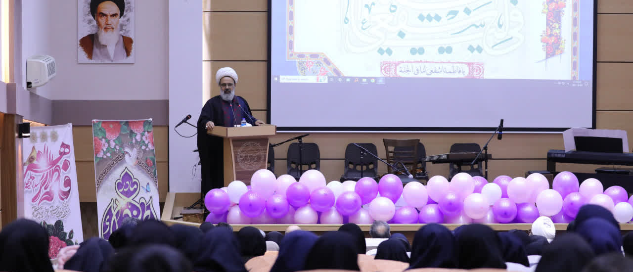 مراسم بزرگداشت روز زن و مقام مادر در سازمان منابع طبیعی کشور برگزار شد