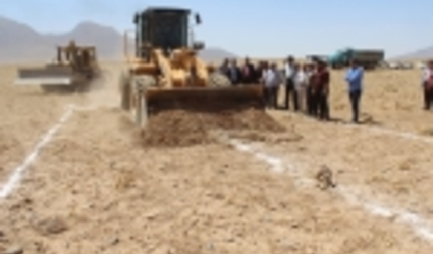 همزمان با سومین روز از هفته دولت عملیات اجرایی طرح آبخیزداری در خمین کلید خورد