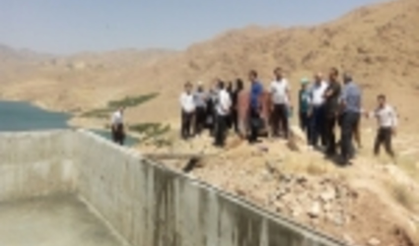 بازدید خبرنگاران و اعضای سمن ها از طرح های آبخیزداری مهاباد