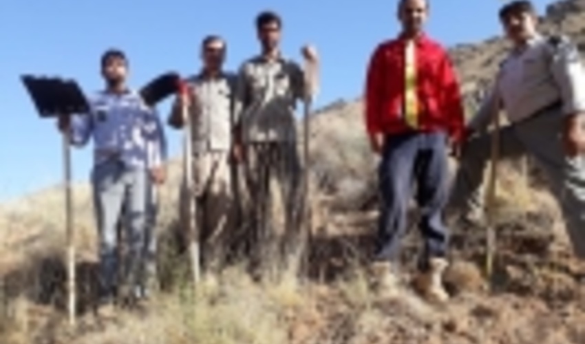 اطفاء به موقع حریق در مراتع بنادک سادات شهرستان مهریز