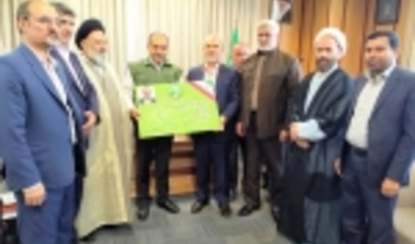 نشان همیار طبیعت به استاندار قم تقدیم شد