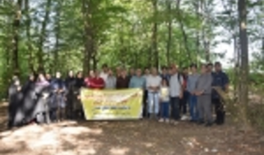 گلستان/پاک‌سازی جنگل به مناسبت هفته دفاع مقدس توسط کارکنان منابع طبیعی