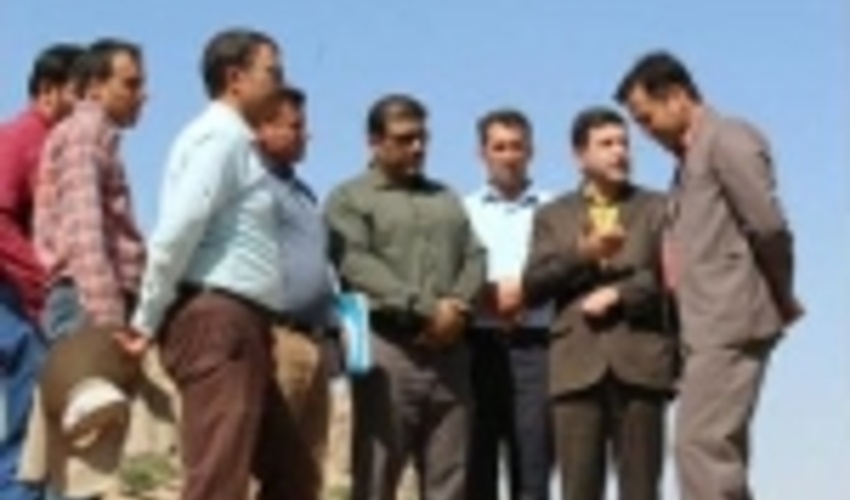 بازدید فرماندار پاسارگاد از روند اجرای پروژه آبخیزداری "رحیم آباد"