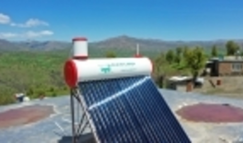 ۱۶ دستگاه آبگرمکن خورشیدی بین روستاییان مریوان توزیع شد