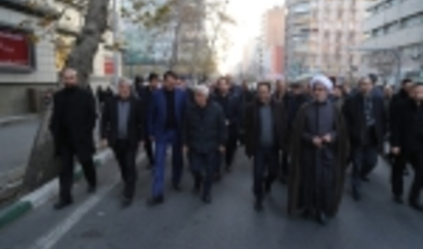 سرپرست سازمان جنگل‌ها در آیین با شکوه تشییع پیکر شهید سردار سلیمانی حضور یافت