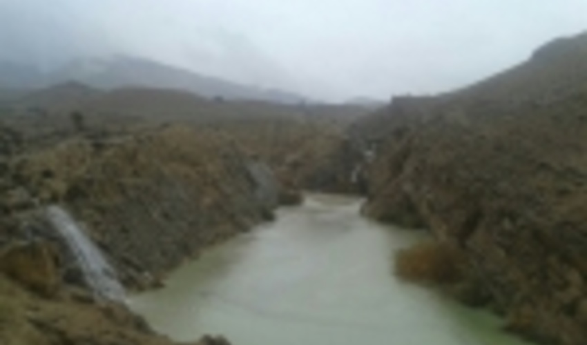 اجرای طرح مدیریت روان‌آب با احداث خشکه‌چین در حوزه شهری کوهیج شهرستان بستک