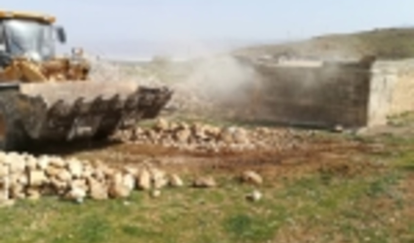 اجراي حكم قلع و قمع و رفع تصرف از اراضي ملي در منطقه گردشگری مهارلو 