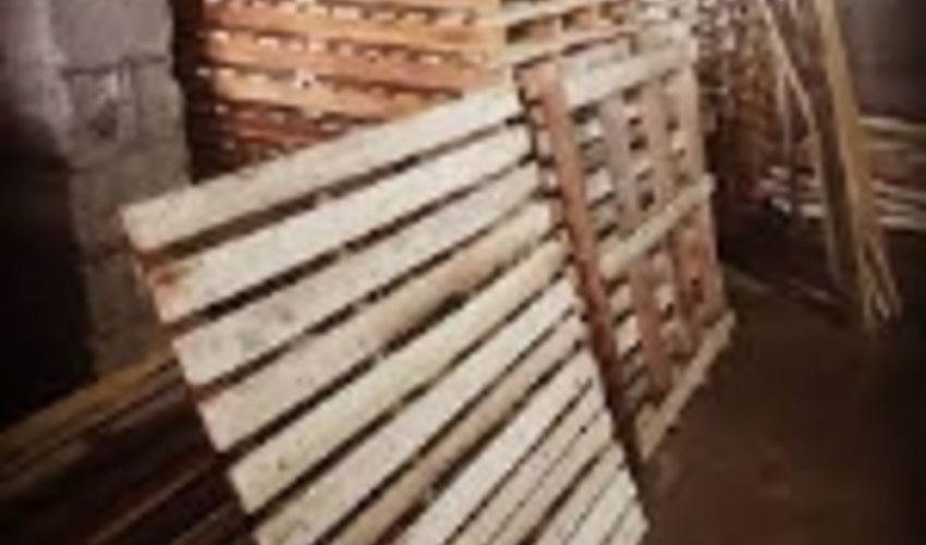 کشف و ضبط ۵۲۰ عدد پالت قاچاق در صومعه سرا