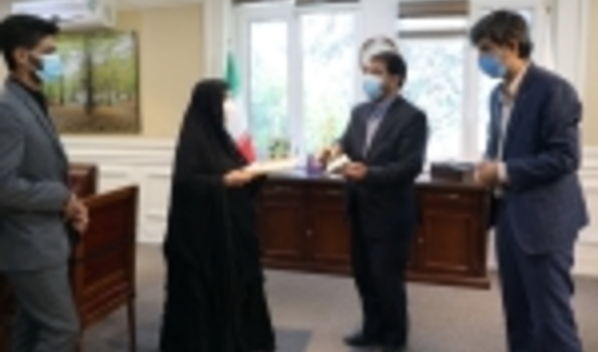 رییس سازمان جنگل ها با خانواده البرز زارعی دیدار کرد