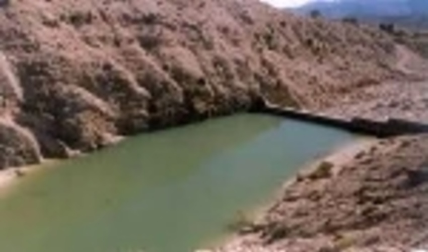 احداث بند‌های خاکی در حوزه کوه زر شهرستان دامغان