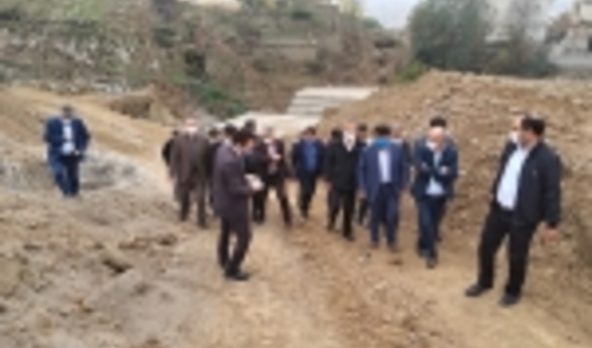 بازدید استاندار اردبیل از اولین پروژه آبخیزداری شهری استان در شهر گرمی