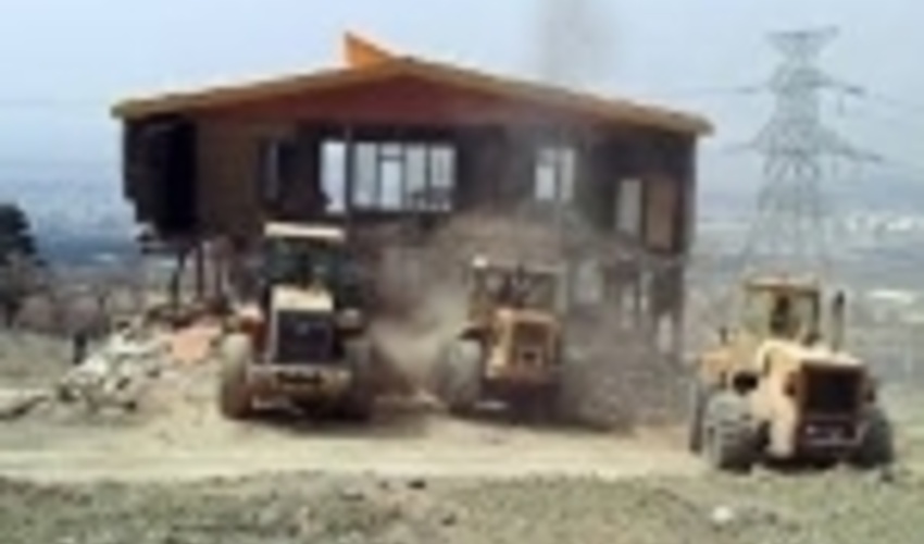 سمنان/ اجرای حکم قلع و قمع و رفع تصرف از اراضی ملی مهدیشهر 