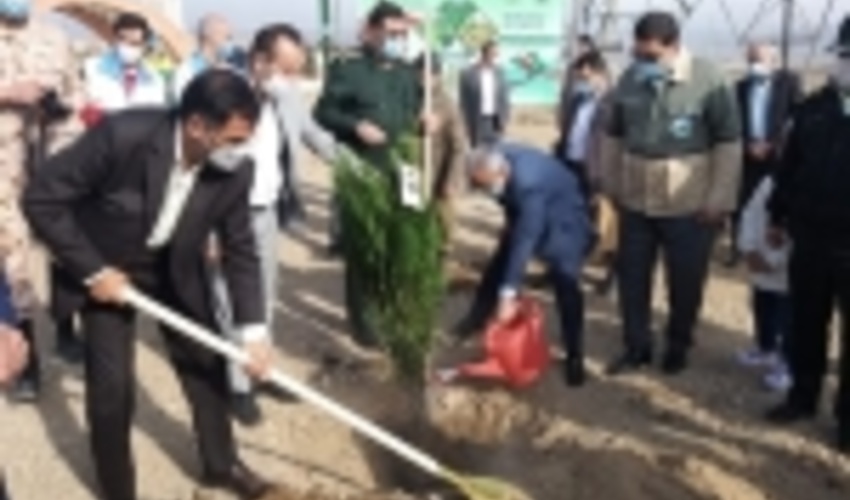 سمنان/غرس" نهال ایثار" به یاد شهدا به مناسبت هفته منابع طبیعی