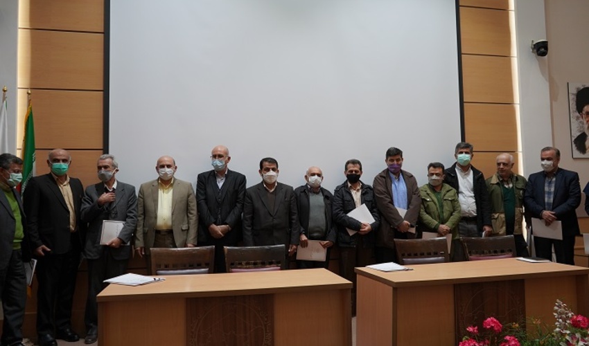 تقدیر از نویسندگان مقالات و کتاب در روز منابع طبیعی، آموزش و پژوهش