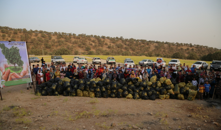 ایلام/پاکسازی پارک جنگلی چغاسبز به مناسبت روز جهانی نه به پلاستیک