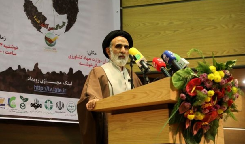 خاک و آب امانت الهی و میراث تمدنی کشور هستند