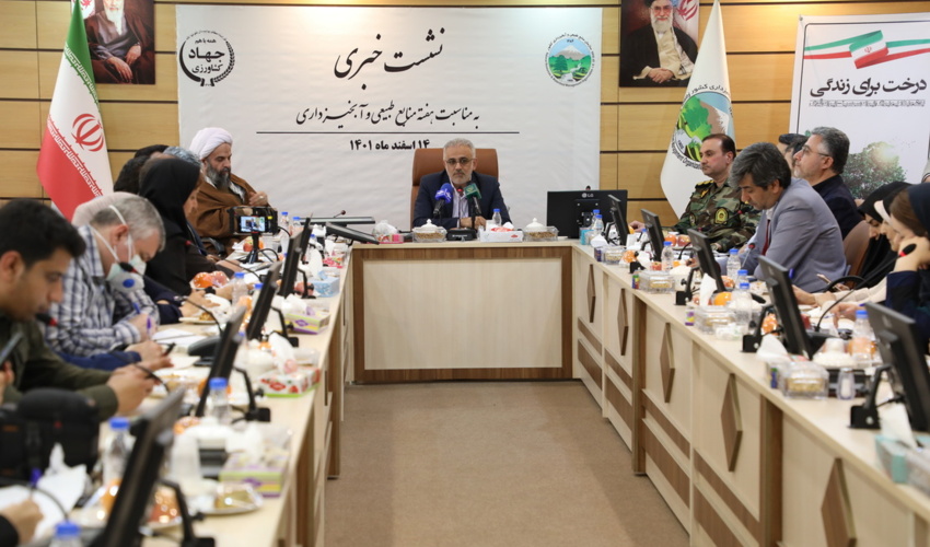 رییس سازمان منابع طبیعی با نمایندگان رسانه های گروهی نشست خبری برگزار کرد