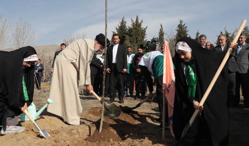 کاشت ۱ میلیارد درخت در ۴ سال اقدامی ارزنده در راستای حفظ محیط زیست و توسعه پایدار کشور است