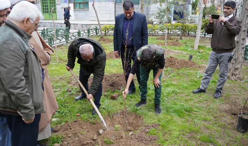 گزارش تصویری / برگزاری مراسم درختکاری در آستان مقدس امام‌زادگان عبدالله و زید علیهماالسلام