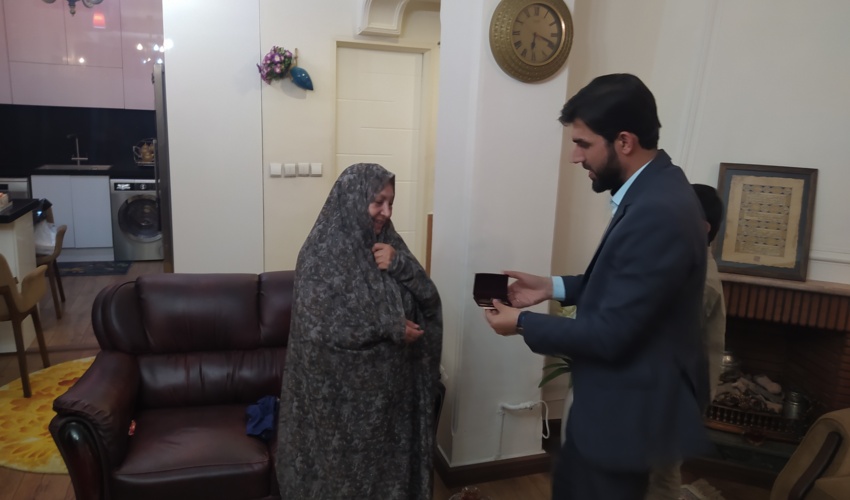 دیدار فرمانده بسیج وزارت جهاد کشاورزی با خانواده شهید فرخی