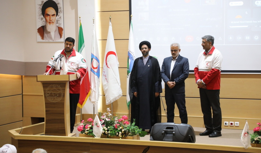 کاشت ۱۰۰ هزار نهال توسط داوطلبان هلال احمر در کمتر از ۲۰ دقیقه/ رکورد جهانی شکسته شد