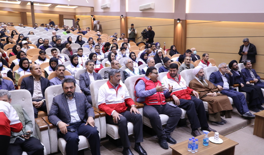 گزارش تصویری/مراسم کاشت 100 هزار نهال توسط داوطلبین جمعیت هلال احمر 