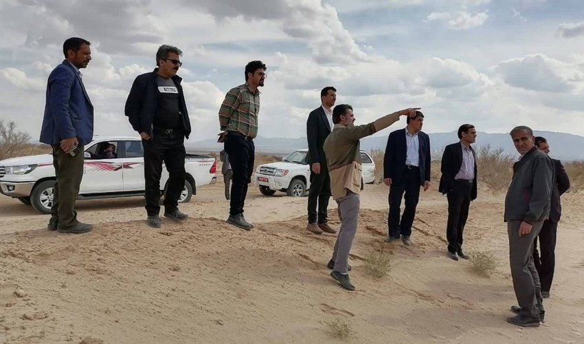 کرمان/آغاز عملیات مبارزه با ملخ‌های کوهان دار در جلال آباد زرند