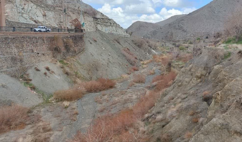 خراسان رضوی/اثر بخشی پروژه آبخیزداری چکدم سنگی ملاتی خانیک شهرستان گناباد