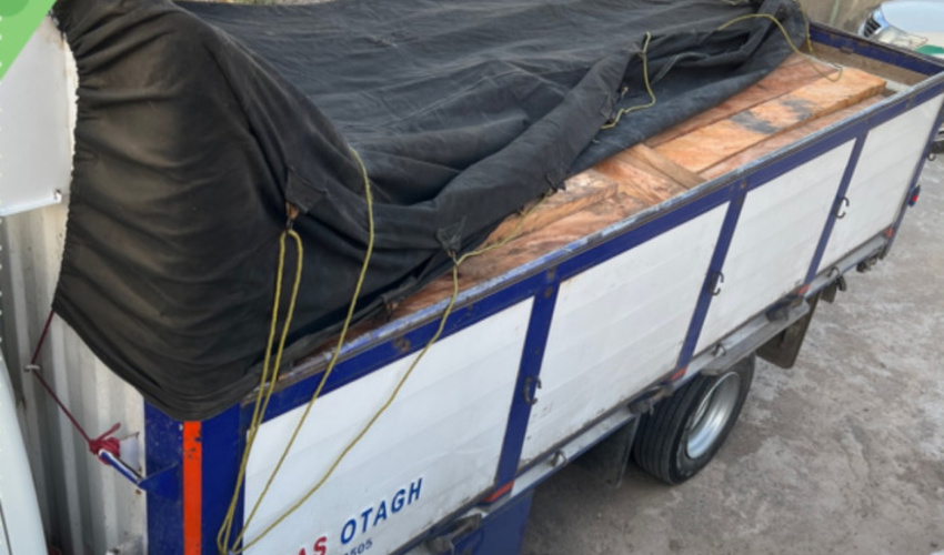 کشف 190 اصله چوب آلات جنگلی از دو دستگاه خودرو در استان اردبیل