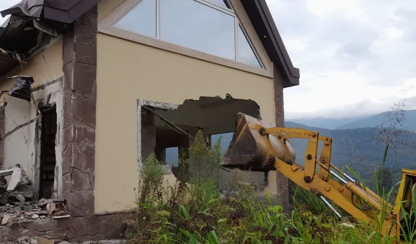 ۱۱ هزار مترمربع از اراضی ملی شهرستان چالوس به ارزش ۱۱۰ میلیارد تومان رفع تصرف شد