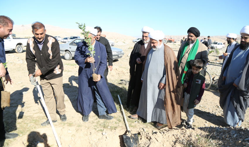 آغاز اجرای طرح کاشت یک میلیارد اصله درخت در استان ایلام
