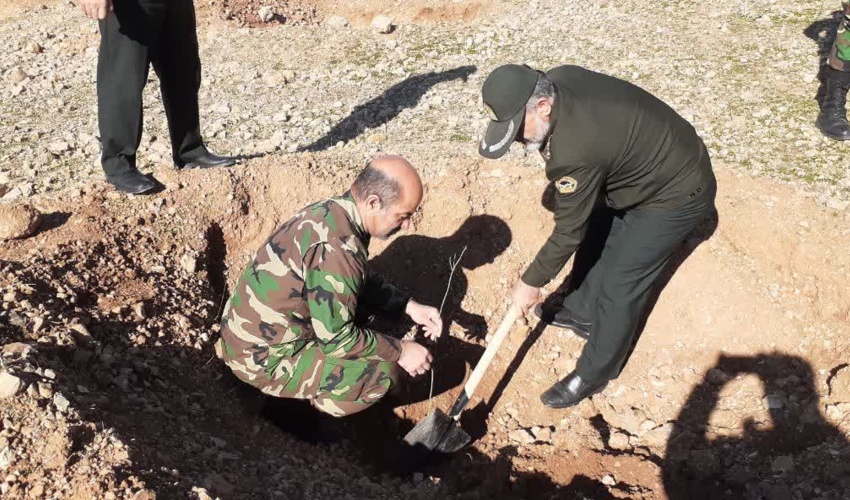 لرستان/ درختکاری در کمربند سبز مسکن مهر خرم آباد