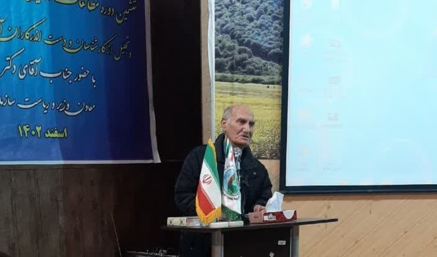 کارشناس جنگل، عاشق طبیعت است