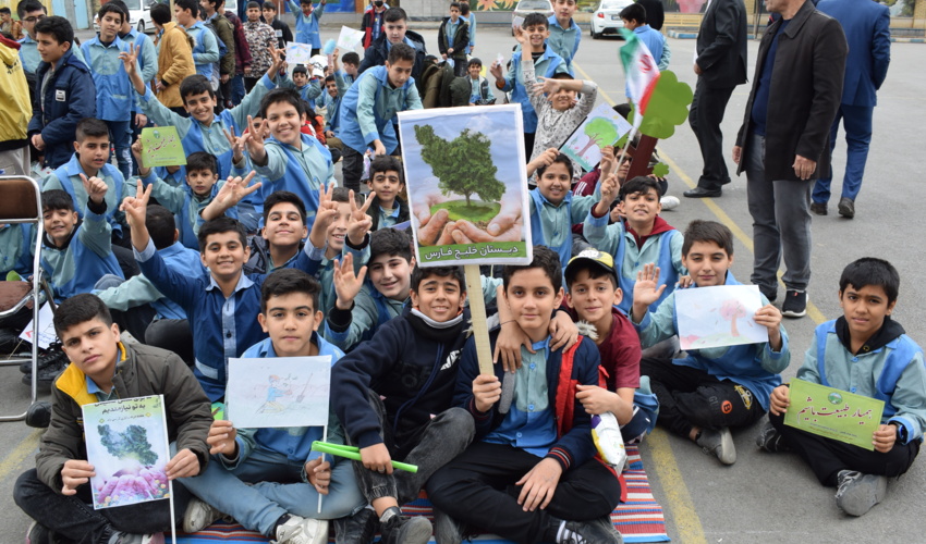 کرمانشاه/ برگزاری همایش بزرگ همیاران طبیعت دانش آموزی در هفته منابع طبیعی