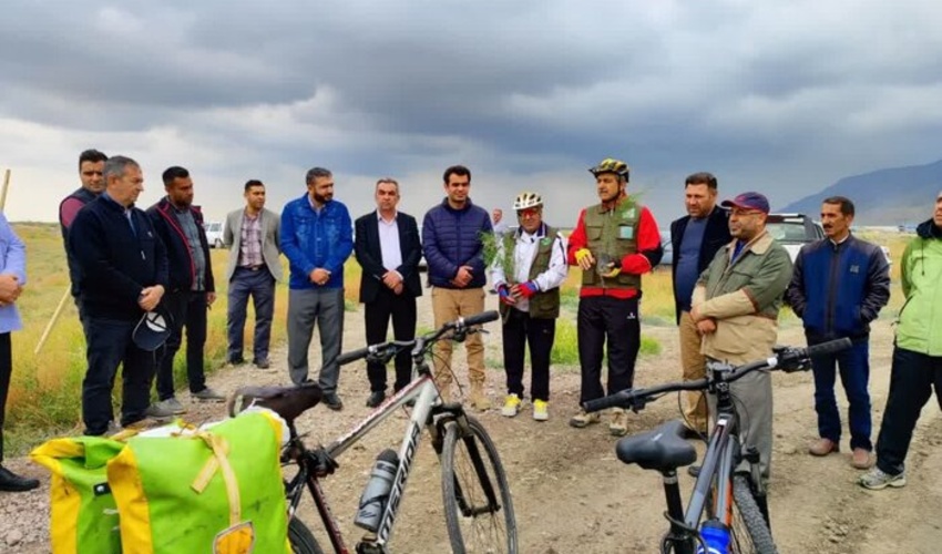 آذربایجان غربی/ کاشت نهال در حاشیه دریاچه ارومیه حرکتی ماندگار برای حمایت از طبیعت