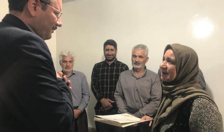 گزارش تصویری/ دیدار دکتر وحید با خانواده جنگلبان شهید مدافع طبیعت؛ اسماعیل کریمی