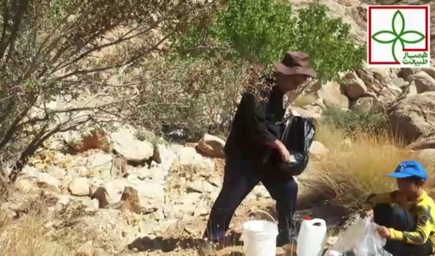 زباله را رها نکنیم که برای برداشتن اش کمری خم خواهد شد!