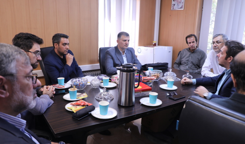 بازدید مشاور معاون اول قوه قضاییه و مدیرکل بررسی‌های قضایی از سامانه پنجره واحد زمین