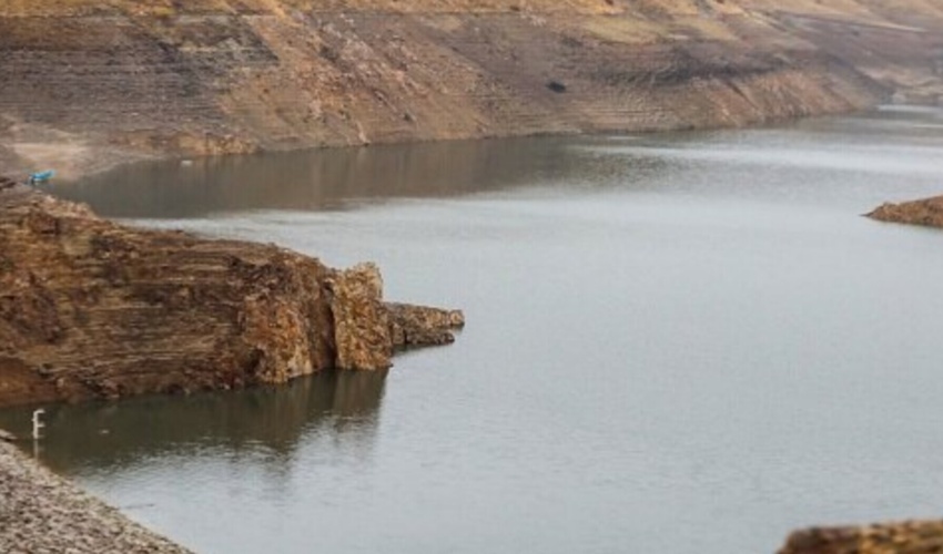 در پی بارندگی‌های اخیر سد آبخیز نازدشت در هرمزگان، به طور کامل آب‌گیری شد